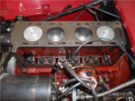 Remontage ensemble motopropulseur de voiture collection anglaise